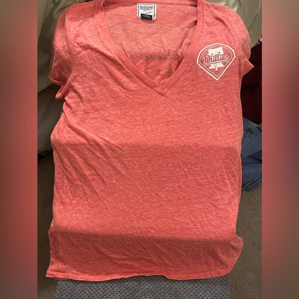 PINK Phillies sport shirt ⚾️🧢